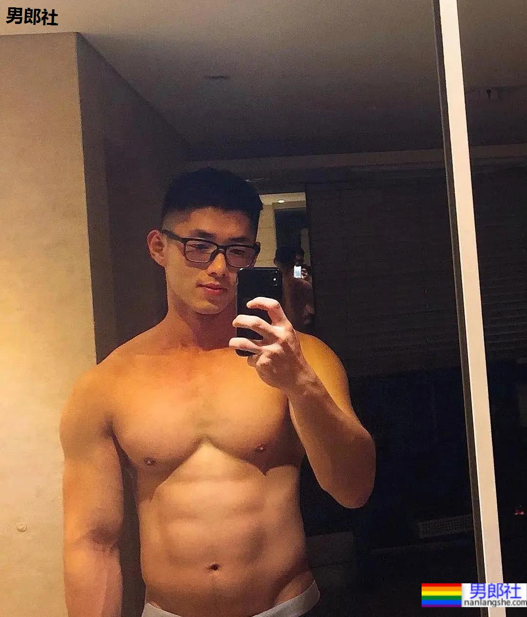 韩国名媛找个壮硕小新肉，是不是太幸福了 - 51虹马