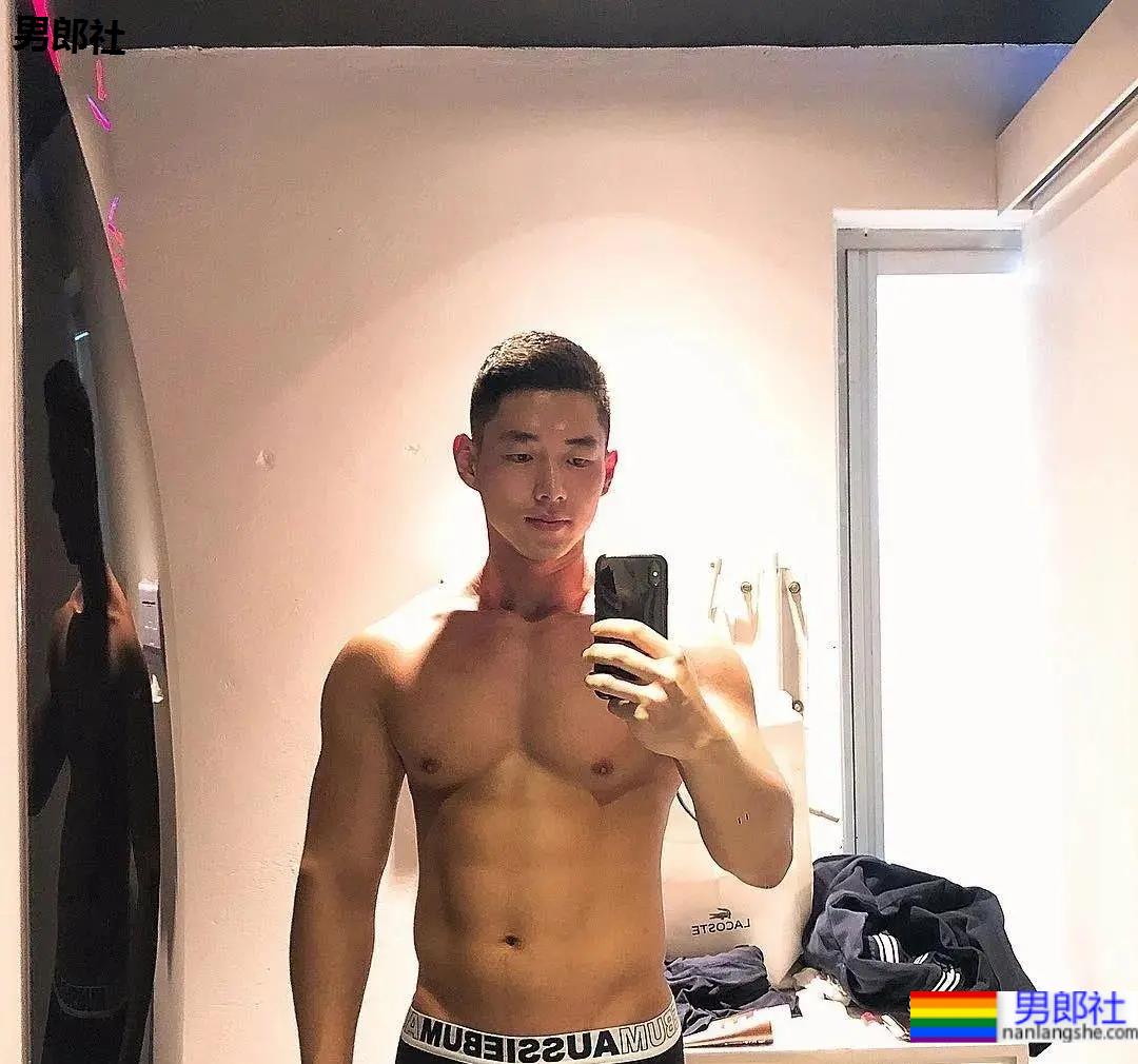 韩国名媛找个壮硕小新肉，是不是太幸福了 - 51虹马