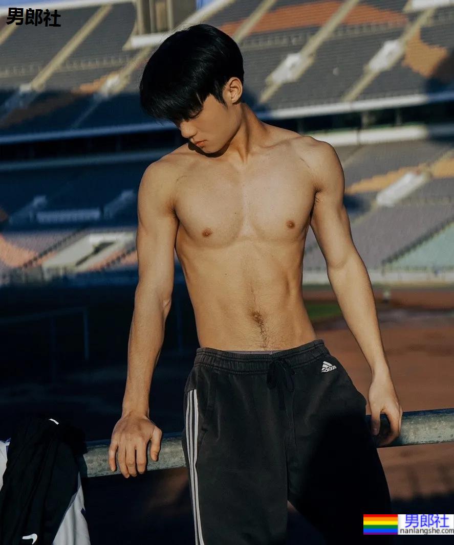 广州18岁小狼狗拍运动大片，这身材也太太太A了！ - 51虹马