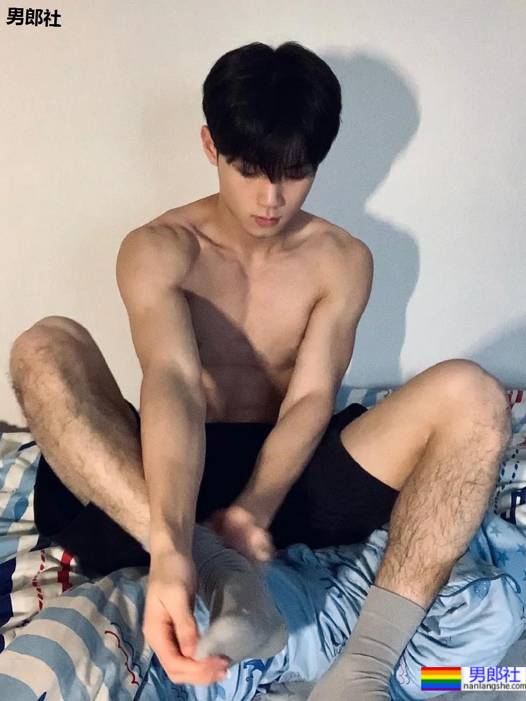 广州18岁小狼狗拍运动大片，这身材也太太太A了！ - 51虹马