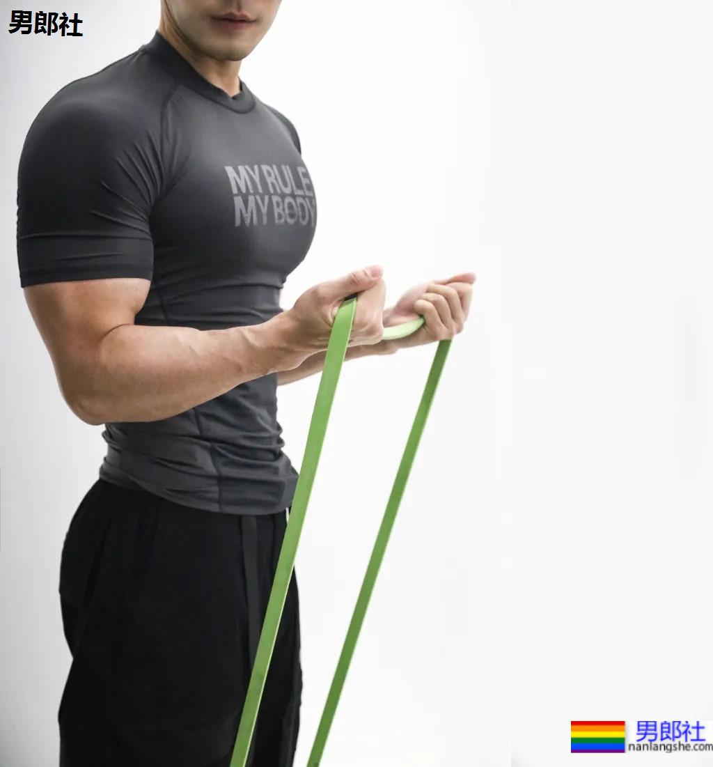 酷似林丹的185最帅男老板火了，这腱子肉身材网友们都馋了! - 51虹马