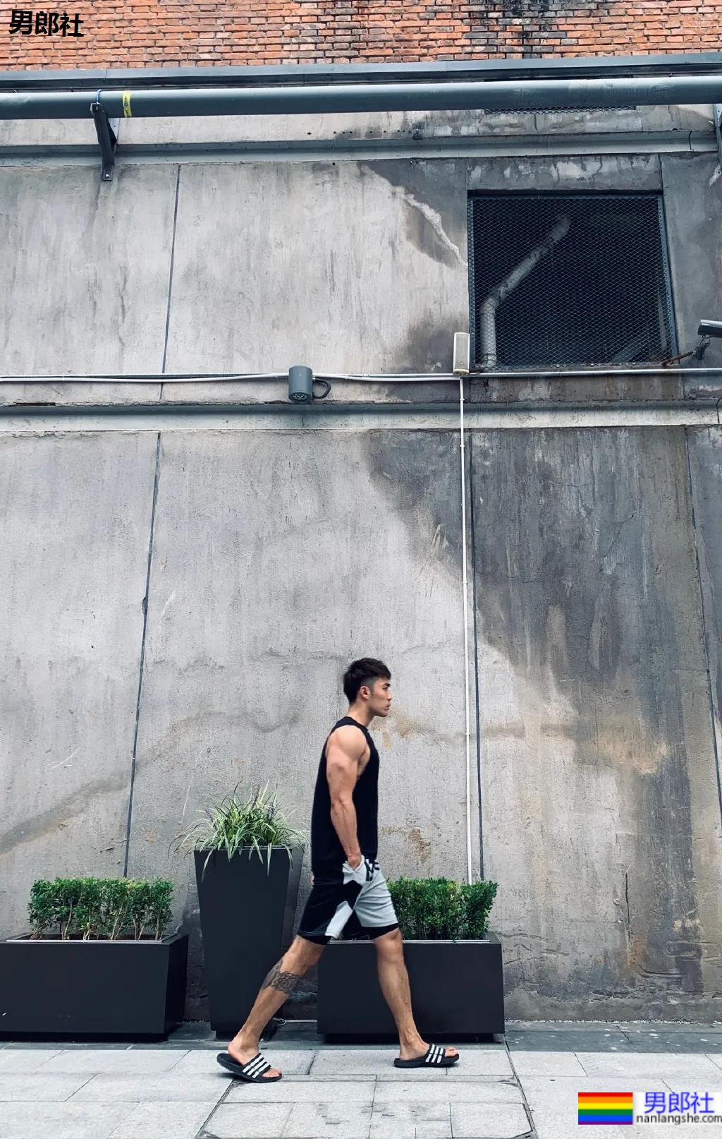 酷似林丹的185最帅男老板火了，这腱子肉身材网友们都馋了! - 51虹马