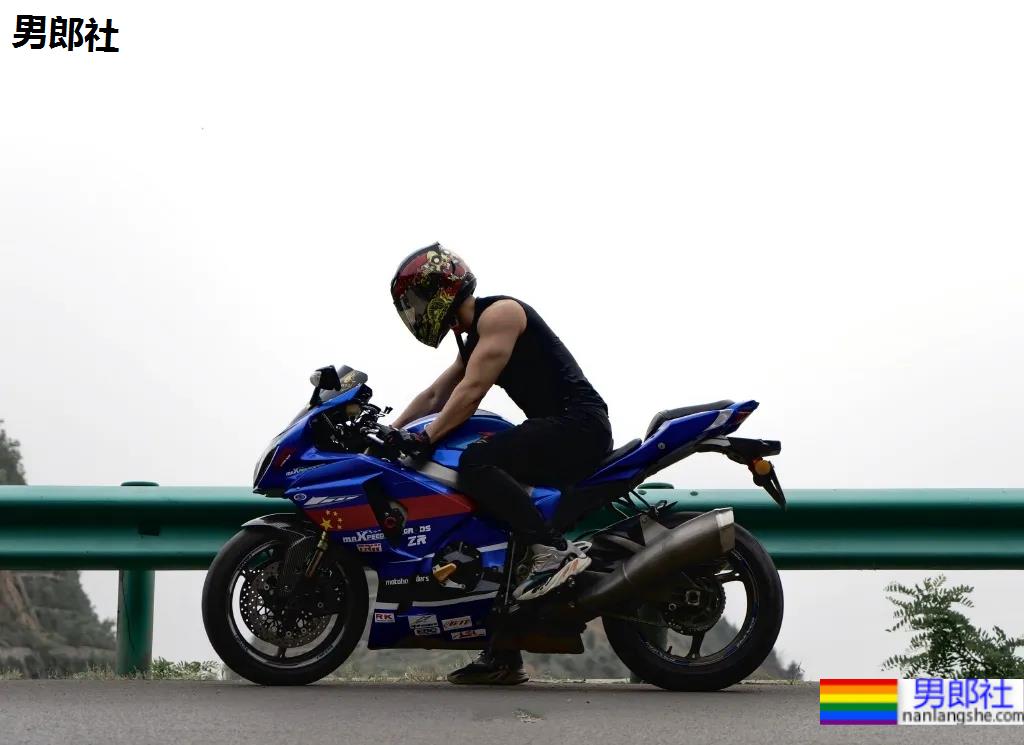 酷似林丹的185最帅男老板火了，这腱子肉身材网友们都馋了! - 51虹马