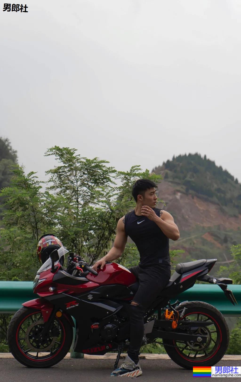 酷似林丹的185最帅男老板火了，这腱子肉身材网友们都馋了! - 51虹马