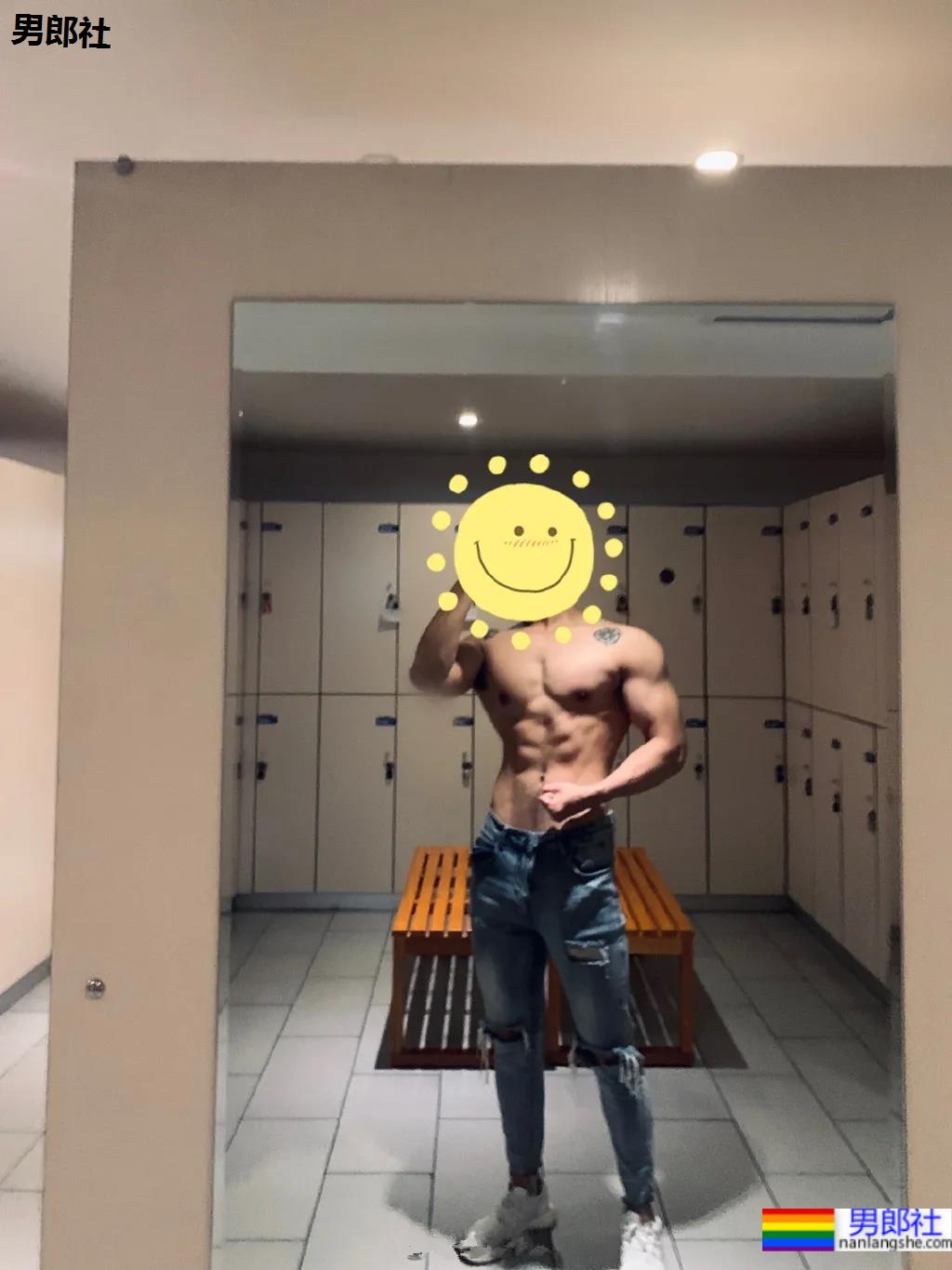 酷似林丹的185最帅男老板火了，这腱子肉身材网友们都馋了! - 51虹马