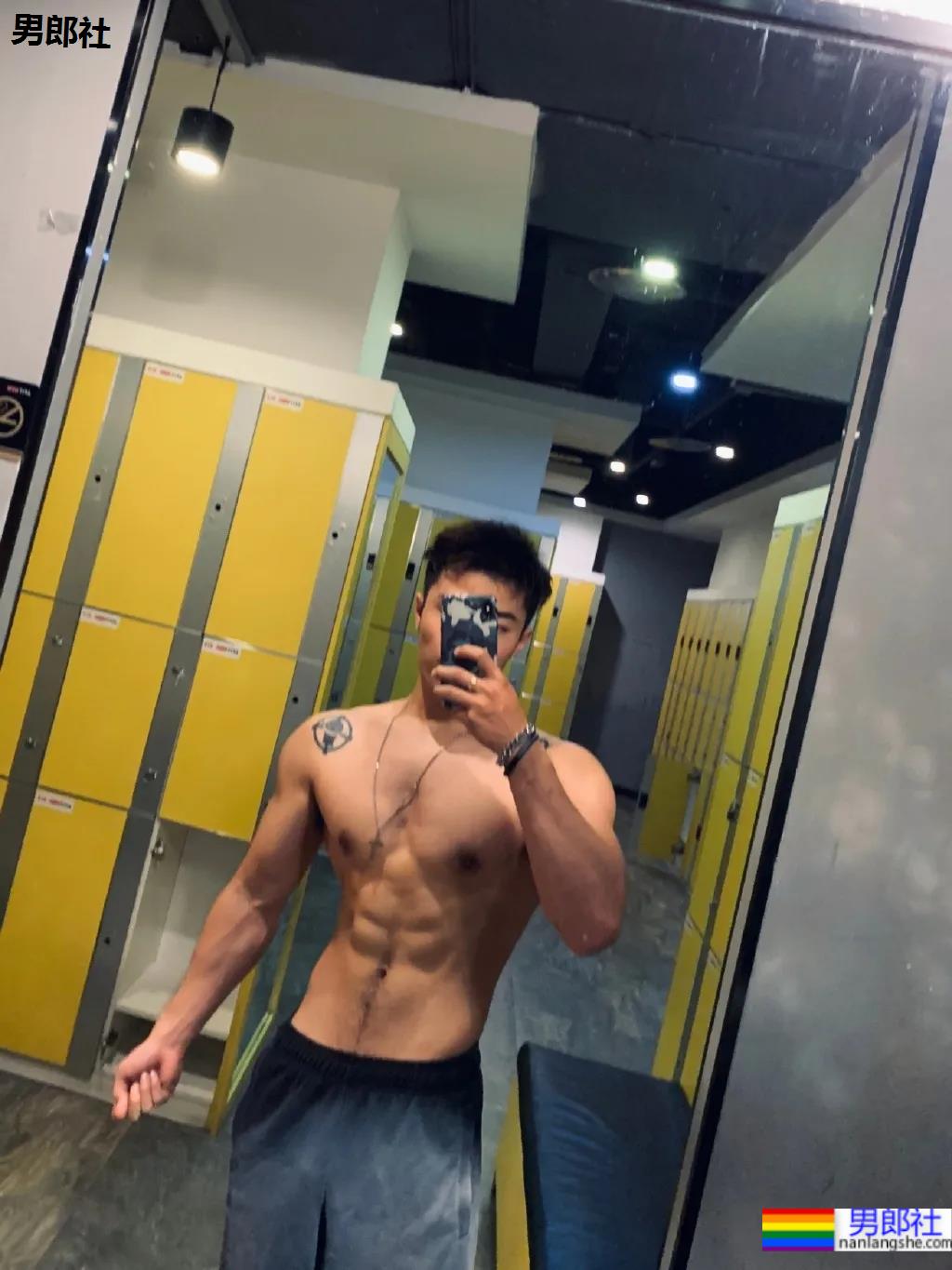 酷似林丹的185最帅男老板火了，这腱子肉身材网友们都馋了! - 51虹马