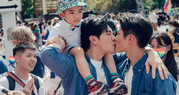 又一部台腐来袭！两个男的 → 三个男的! - 51虹马