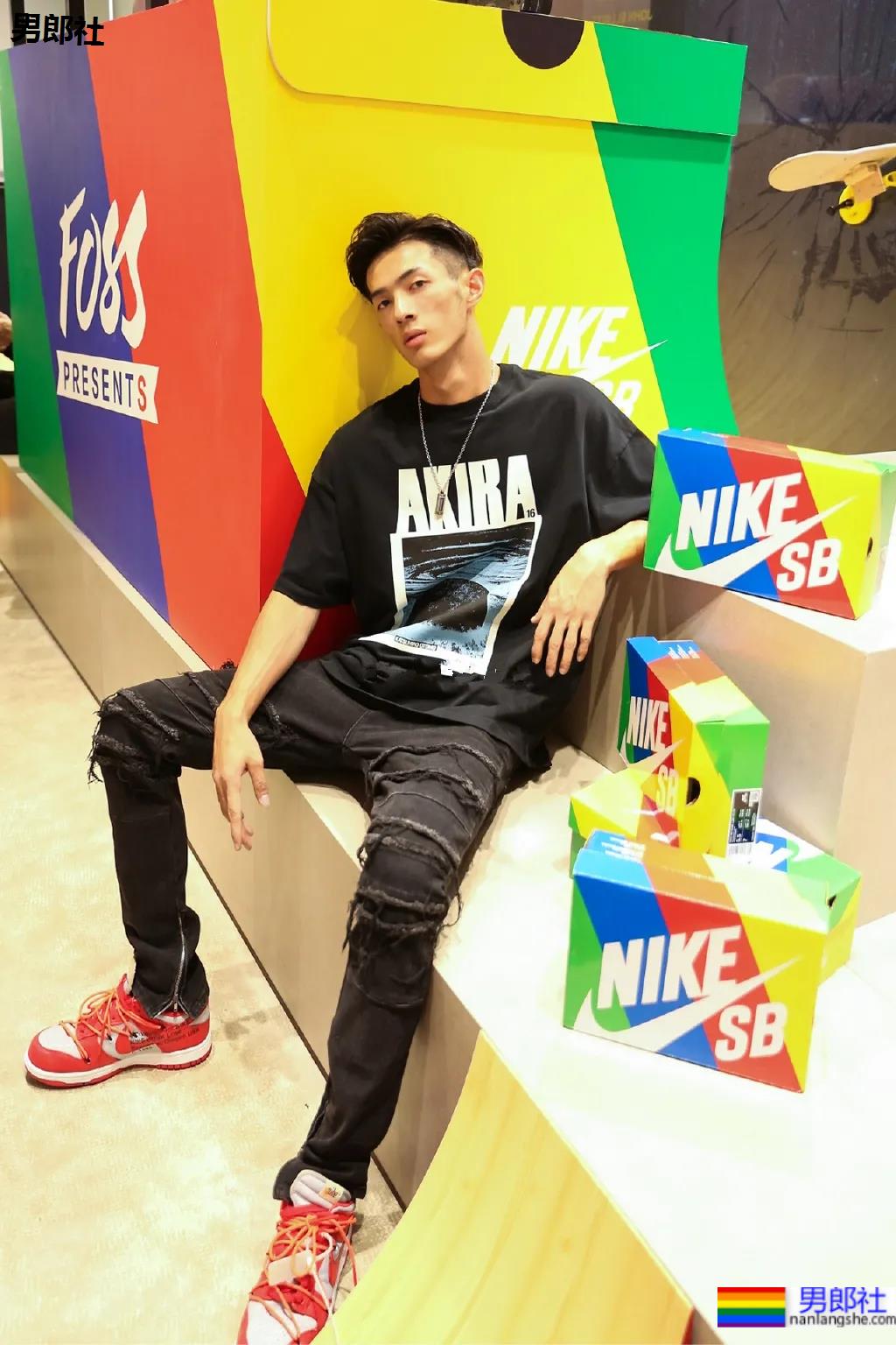 185大长腿体育系网红博主，这腹肌看起来嘎嘣脆！ - 51虹马