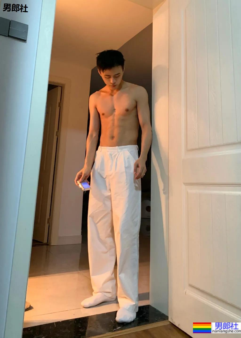 清爽帅气薄肌鲜肉小哥哥，心动！？ - 51虹马