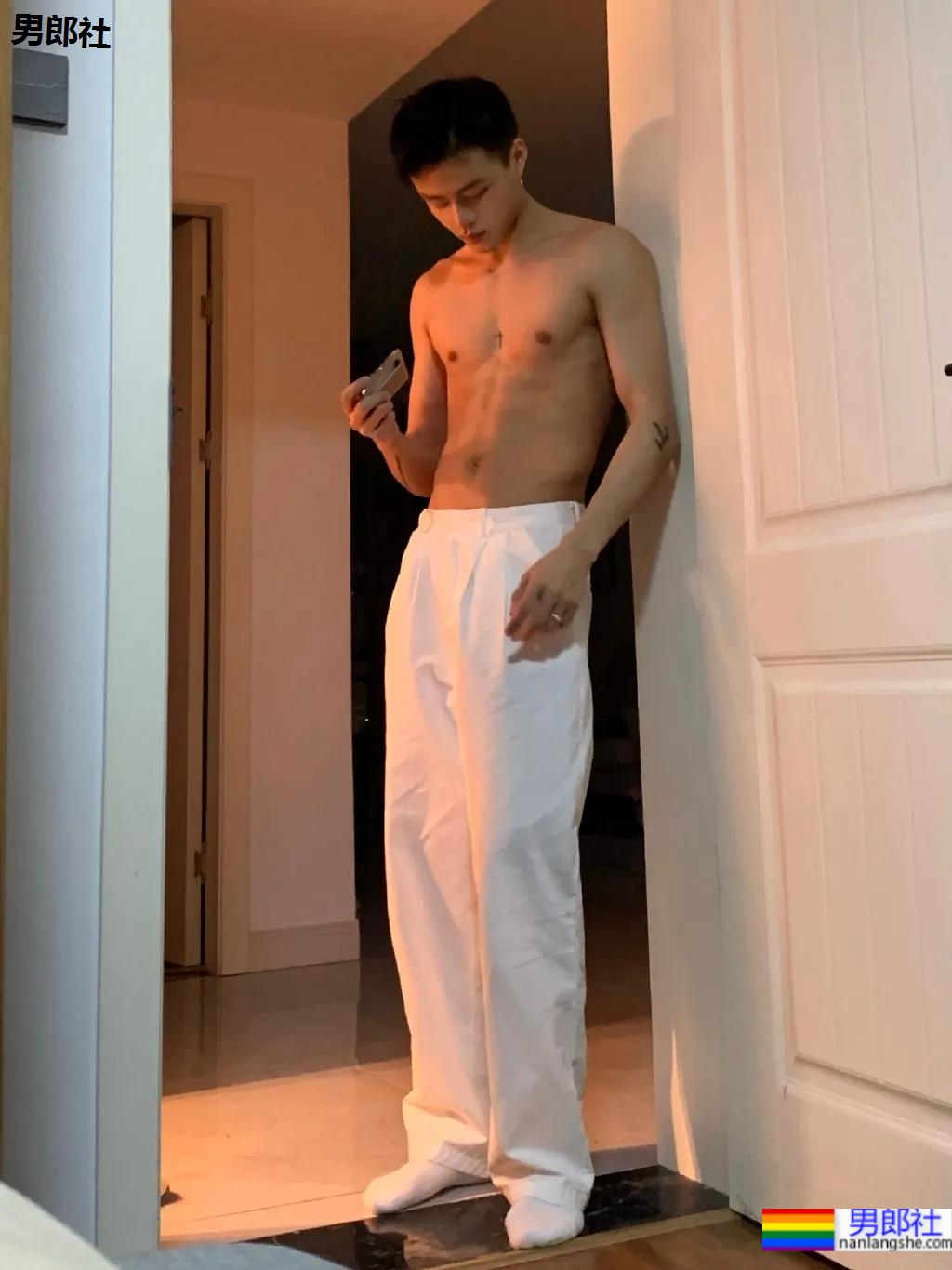 清爽帅气薄肌鲜肉小哥哥，心动！？ - 51虹马