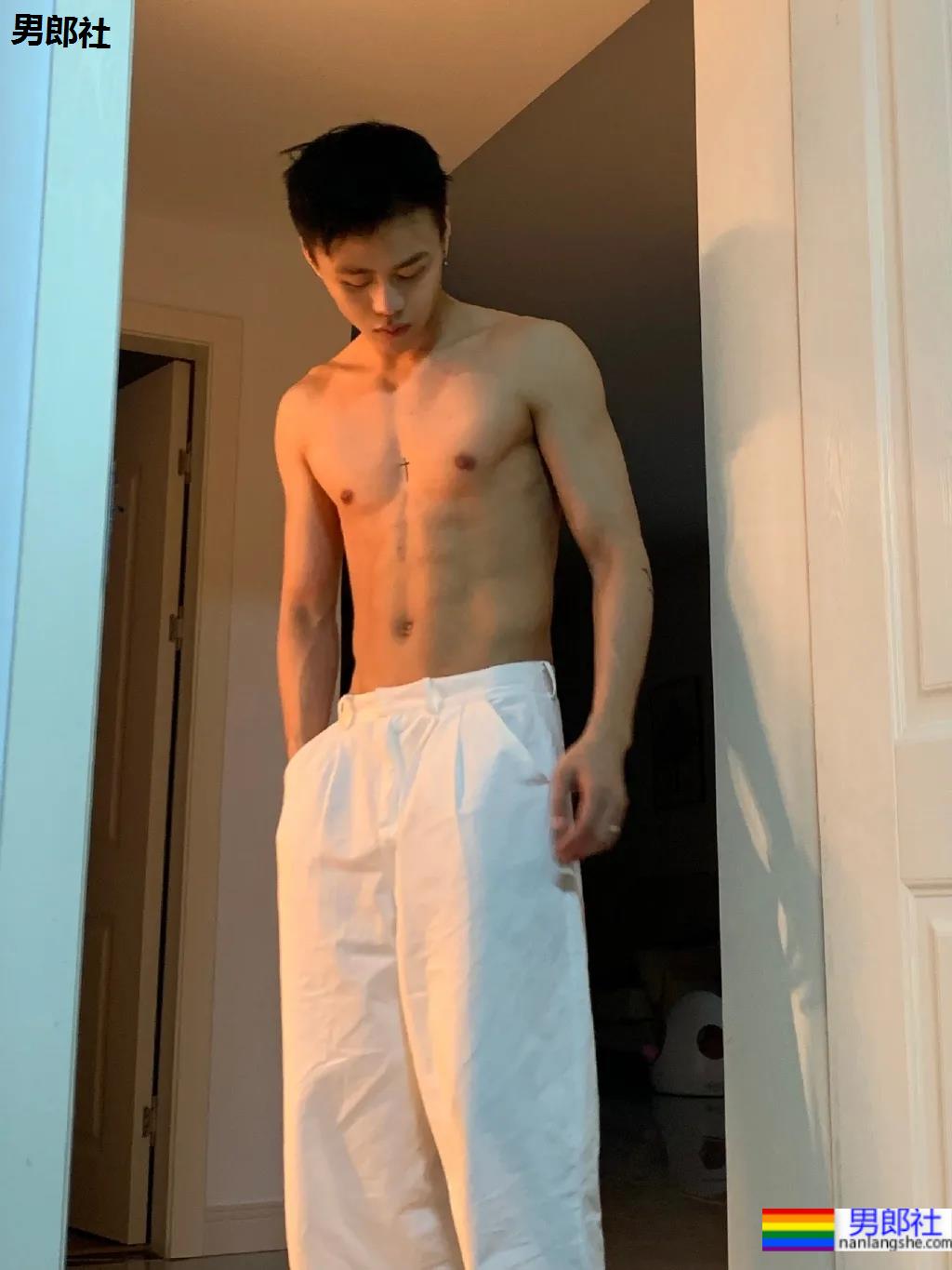 清爽帅气薄肌鲜肉小哥哥，心动！？ - 51虹马