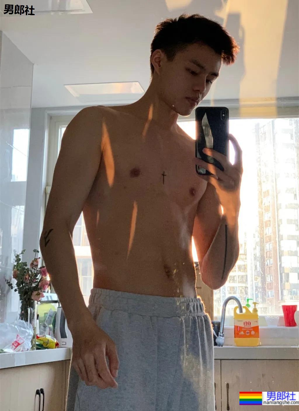 清爽帅气薄肌鲜肉小哥哥，心动！？ - 51虹马