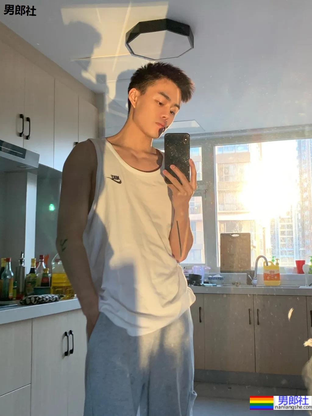 清爽帅气薄肌鲜肉小哥哥，心动！？ - 51虹马