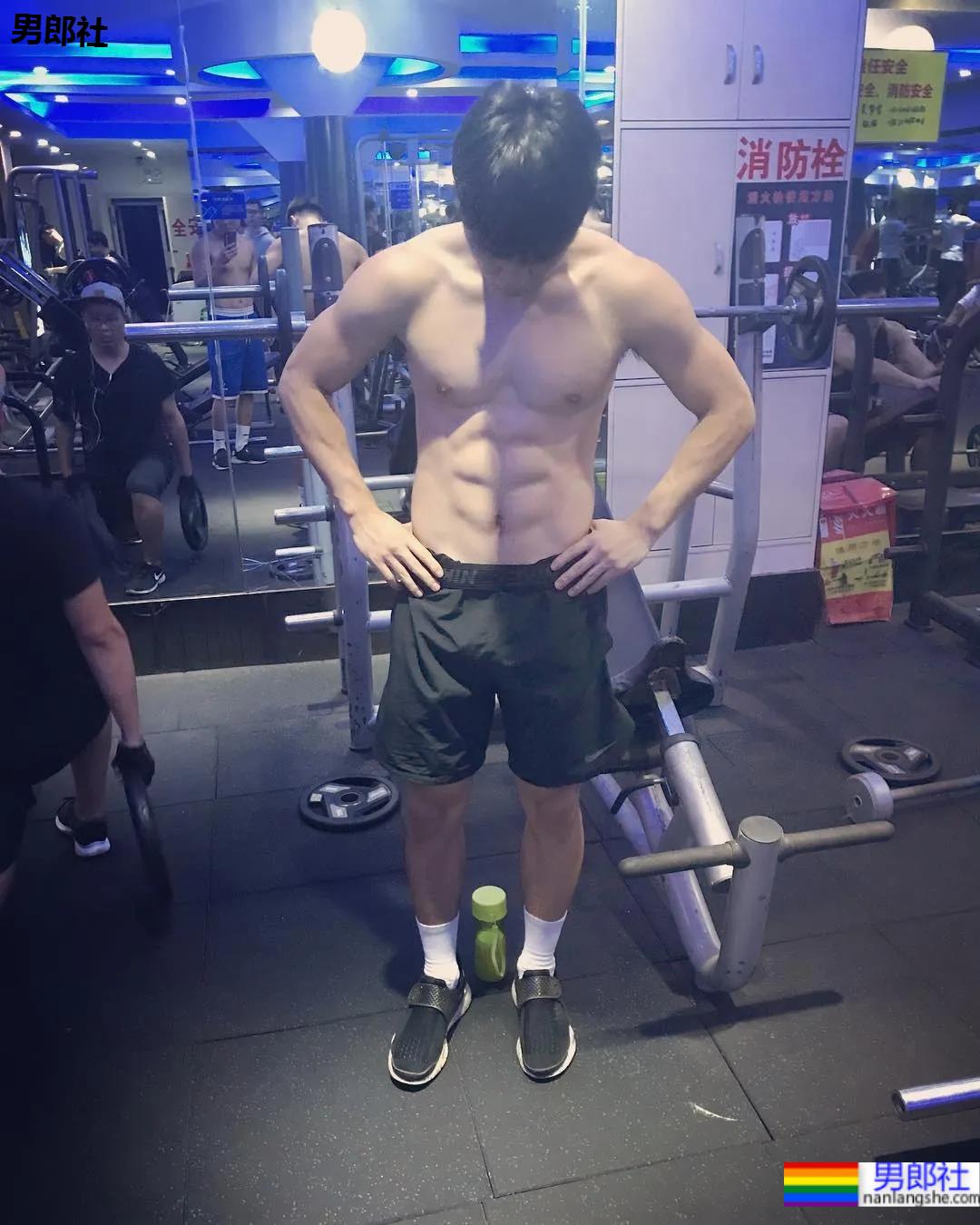 193新疆篮球体育生小哥,颜正条顺野生小狼狗,这腿我真的可以! - 51虹马 193新疆篮球体育生小哥,颜正条顺野生小狼狗,这腿我真的可以! - 51虹马