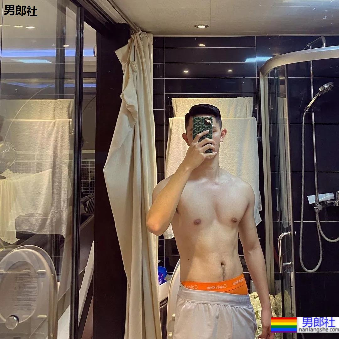 正装小哥来了,他怎么哪里都这么帅! - 51虹马 正装小哥来了,他怎么哪里都这么帅! - 51虹马