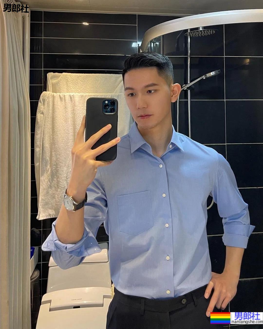 正装小哥来了,他怎么哪里都这么帅! - 51虹马 正装小哥来了,他怎么哪里都这么帅! - 51虹马