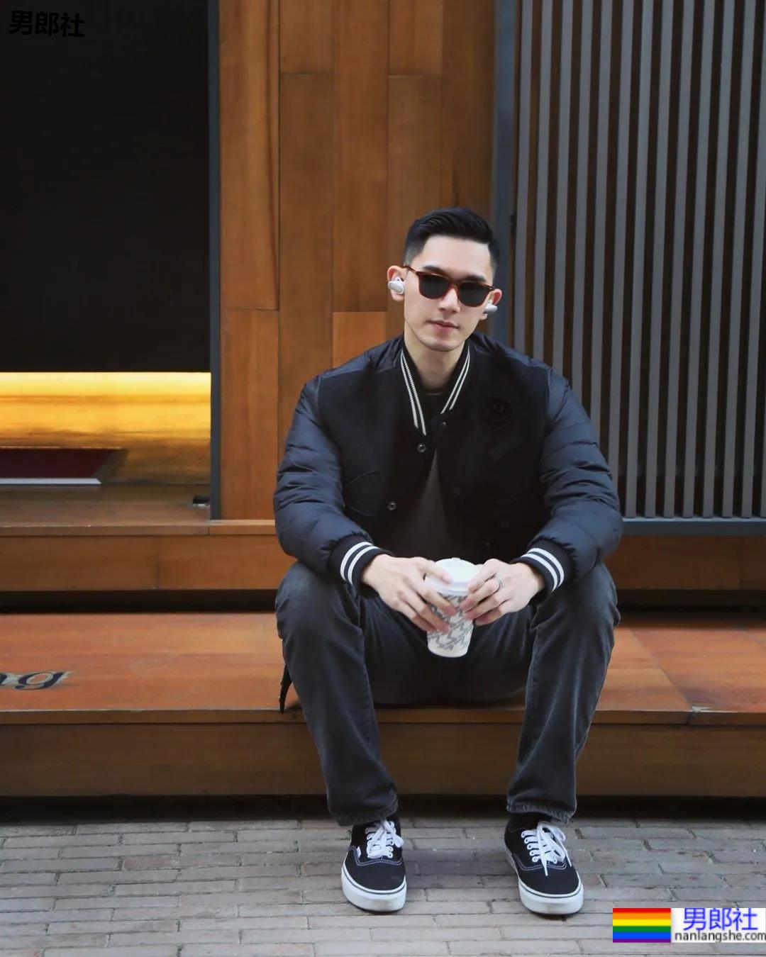 正装小哥来了,他怎么哪里都这么帅! - 51虹马 正装小哥来了,他怎么哪里都这么帅! - 51虹马