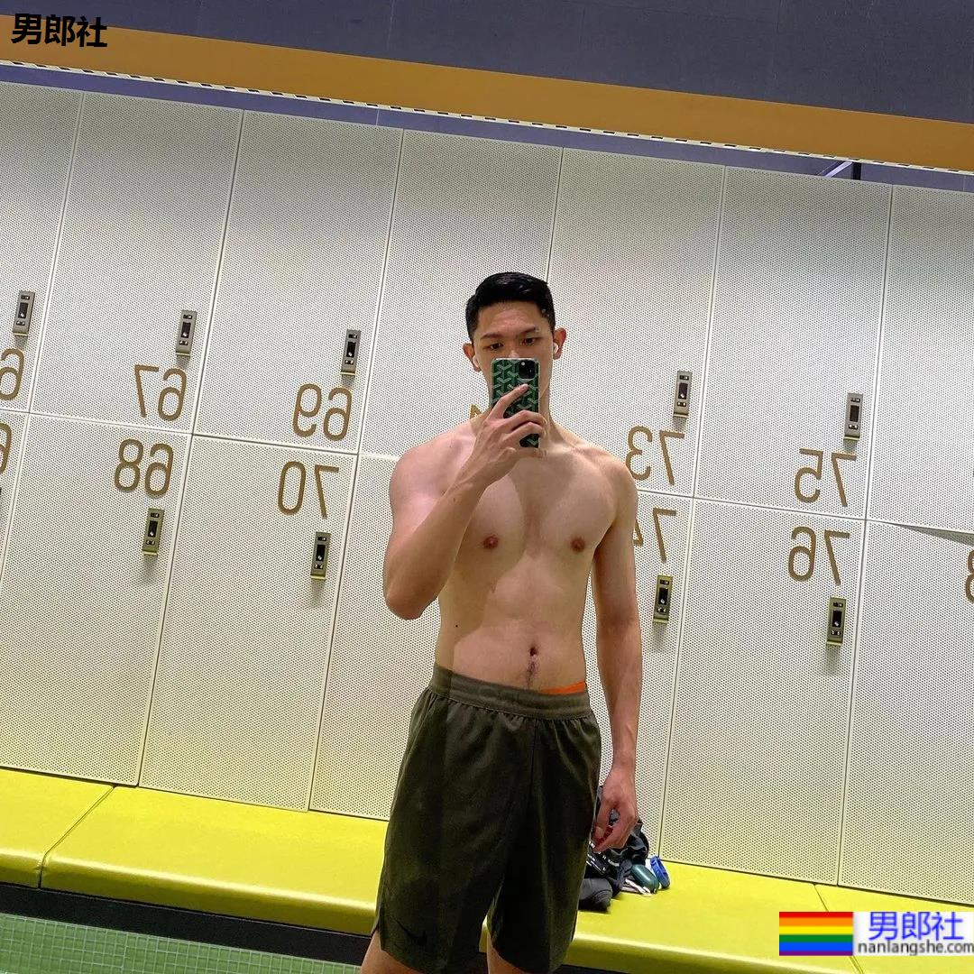 正装小哥来了,他怎么哪里都这么帅! - 51虹马 正装小哥来了,他怎么哪里都这么帅! - 51虹马