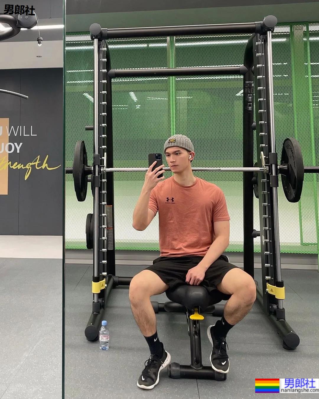 正装小哥来了,他怎么哪里都这么帅! - 51虹马 正装小哥来了,他怎么哪里都这么帅! - 51虹马