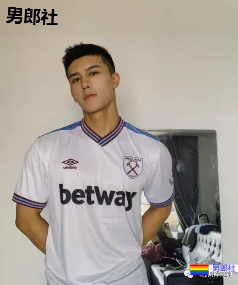 发现一枚浓眉大眼的宝藏男孩，这颜值肯定成新网红-51虹马