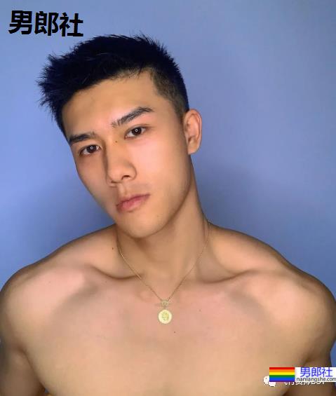 发现一枚浓眉大眼的宝藏男孩，这颜值肯定成新网红 - 51虹马