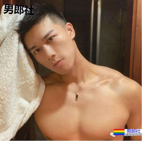 发现一枚浓眉大眼的宝藏男孩，这颜值肯定成新网红 - 51虹马