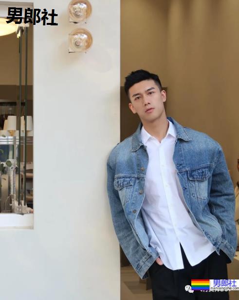 发现一枚浓眉大眼的宝藏男孩，这颜值肯定成新网红 - 51虹马