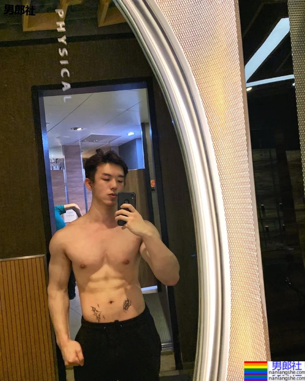 高帅正装小狼狗，自信？阳光？ - 51虹马