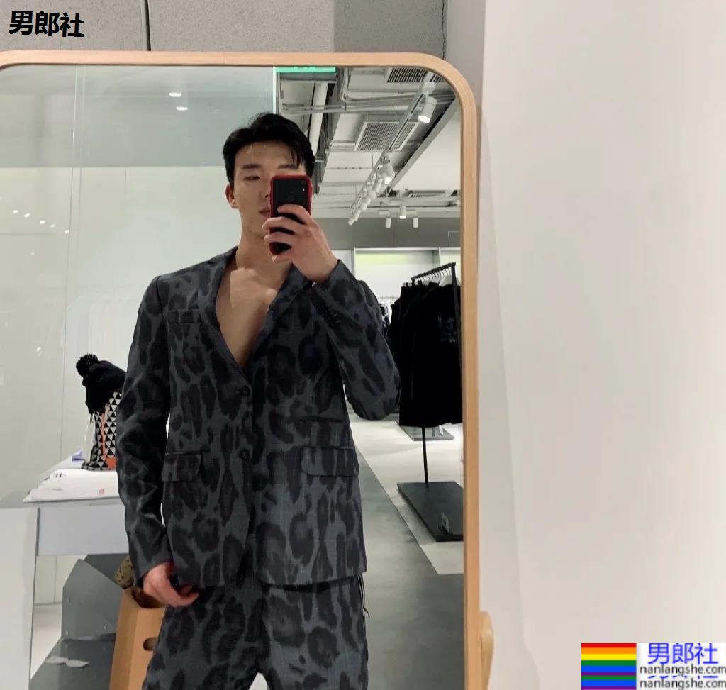 高帅正装小狼狗，自信？阳光？ - 51虹马