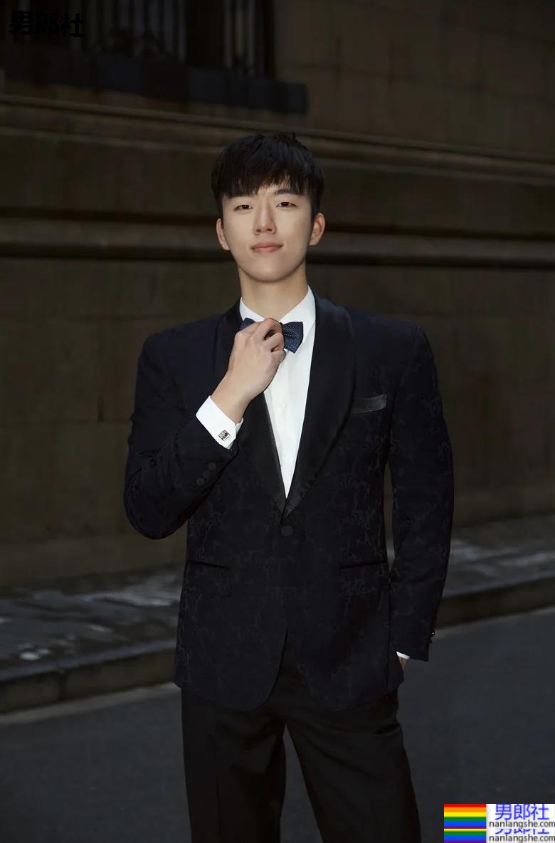 高帅正装小狼狗，自信？阳光？ - 51虹马