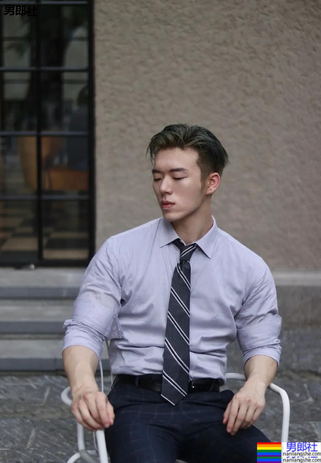 高帅正装小狼狗，自信？阳光？ - 51虹马