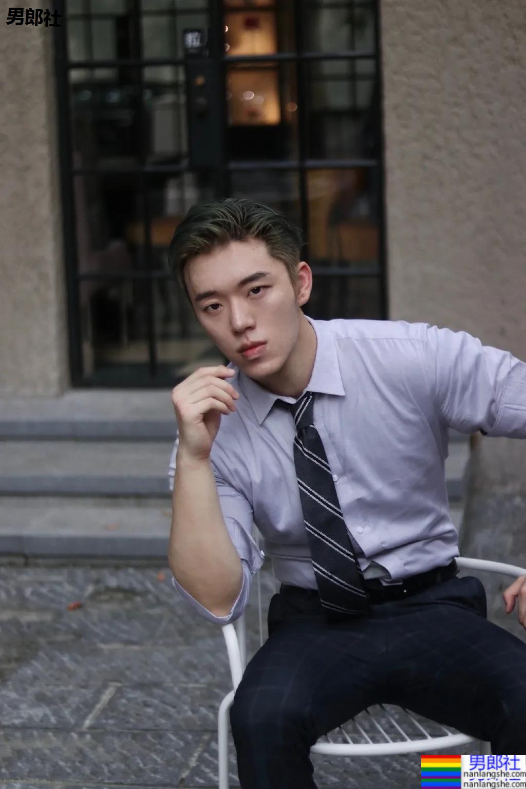 高帅正装小狼狗，自信？阳光？ - 51虹马