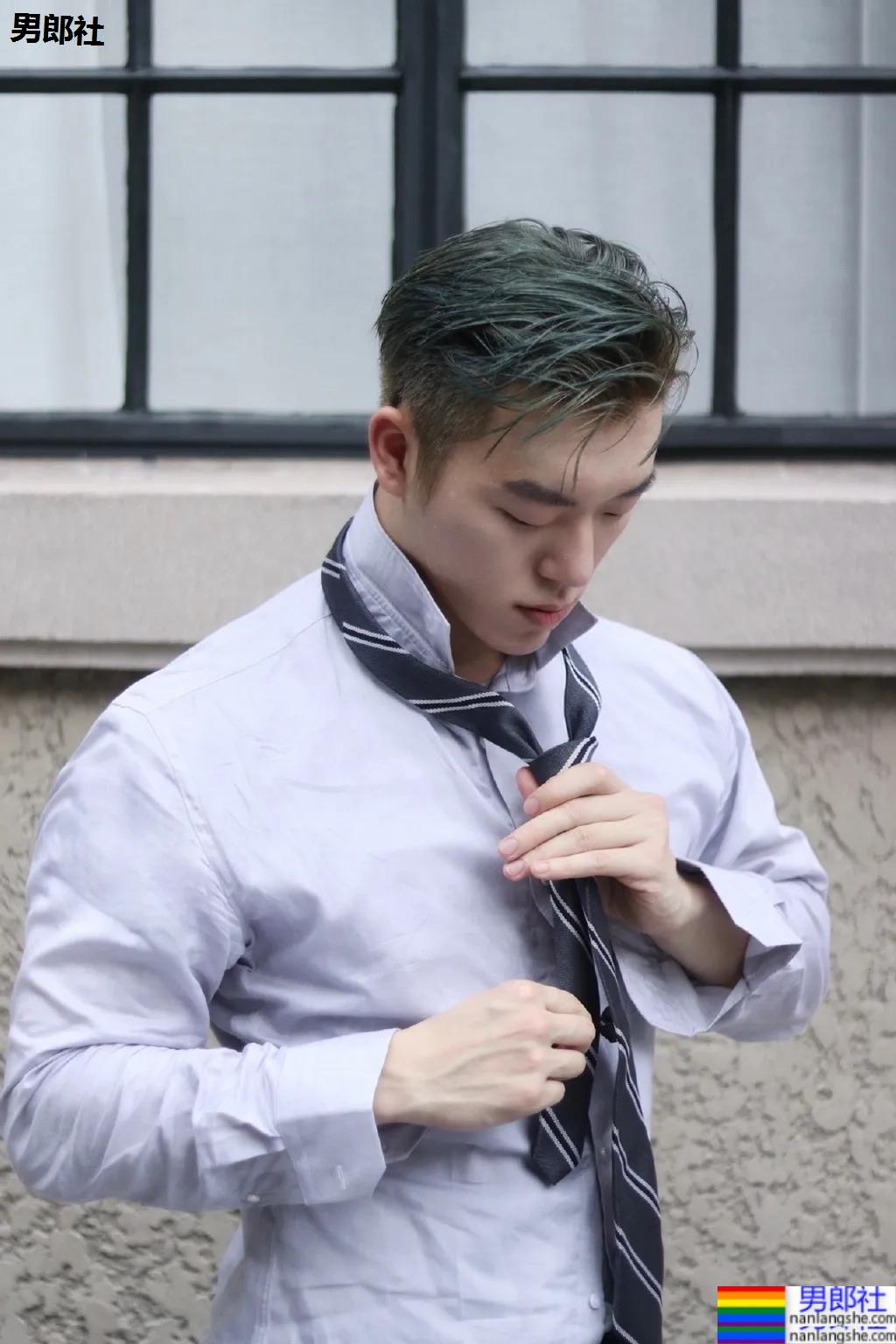 高帅正装小狼狗，自信？阳光？ - 51虹马