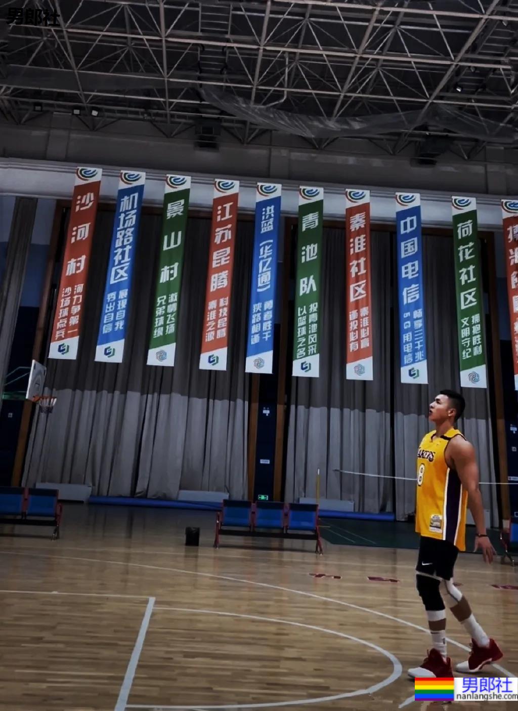 野生寸头腱子肉篮球帅哥，八块腹肌倒三角身材，荷尔蒙快爆发了!！ - 51虹马