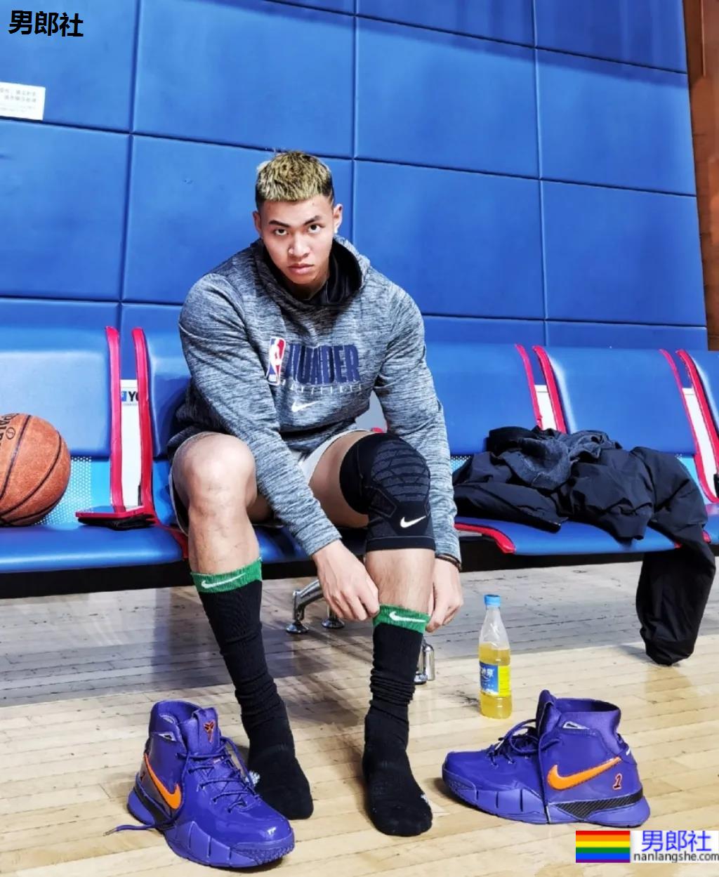 野生寸头腱子肉篮球帅哥，八块腹肌倒三角身材，荷尔蒙快爆发了!！ - 51虹马