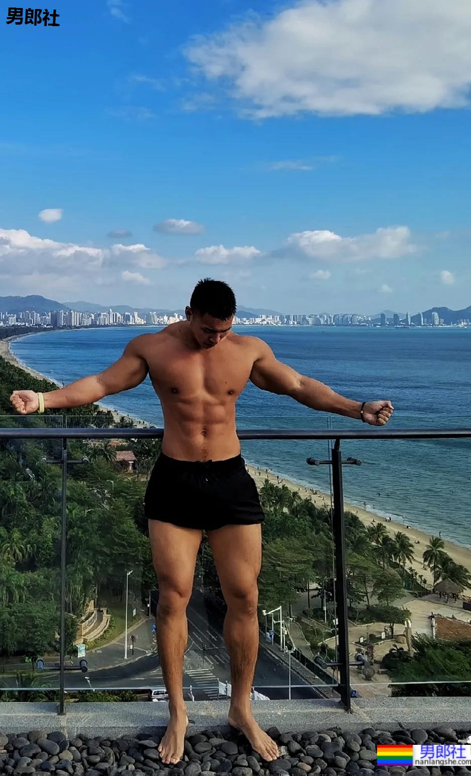 野生寸头腱子肉篮球帅哥，八块腹肌倒三角身材，荷尔蒙快爆发了!！ - 51虹马