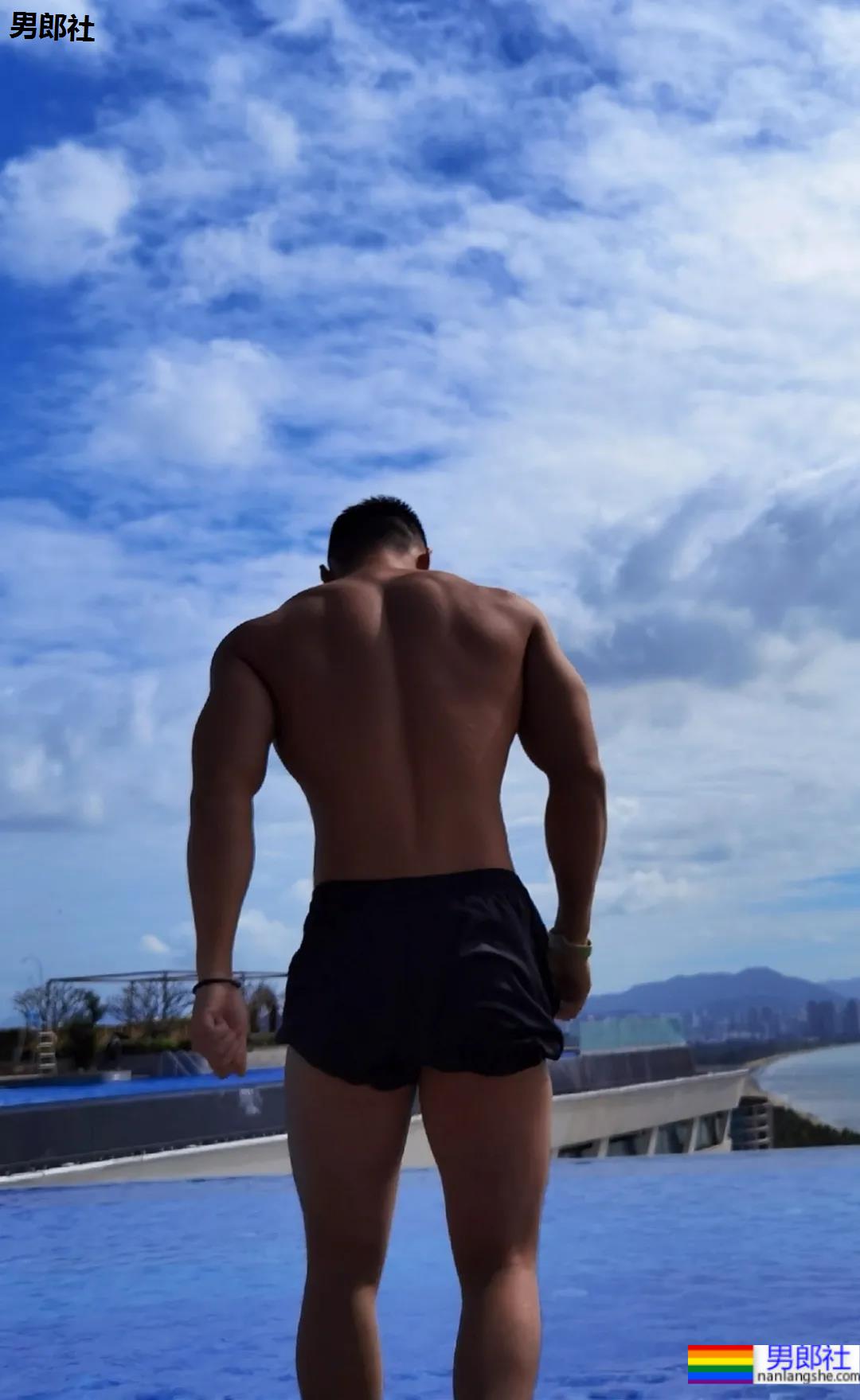 野生寸头腱子肉篮球帅哥，八块腹肌倒三角身材，荷尔蒙快爆发了!！ - 51虹马