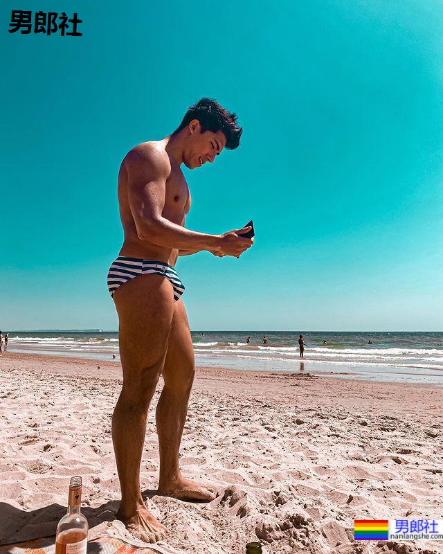 沙灘上閃耀金光用瑜珈展示肌肉的墨西哥帥哥哥：Franko Briseño - 51虹马