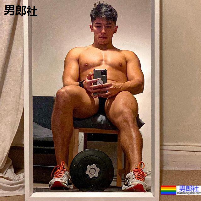 沙灘上閃耀金光用瑜珈展示肌肉的墨西哥帥哥哥：Franko Briseño - 51虹马