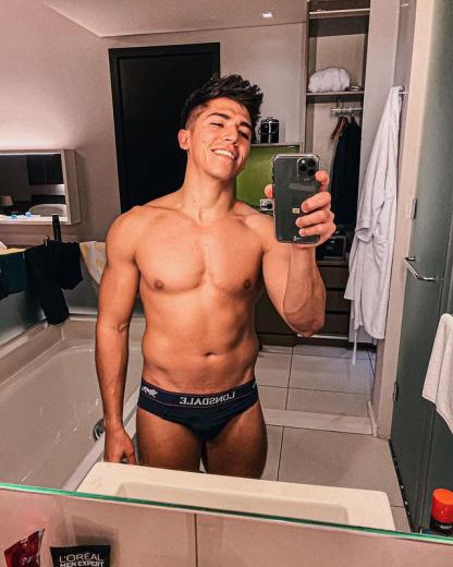 沙灘上閃耀金光用瑜珈展示肌肉的墨西哥帥哥哥：Franko Briseño - 51虹马