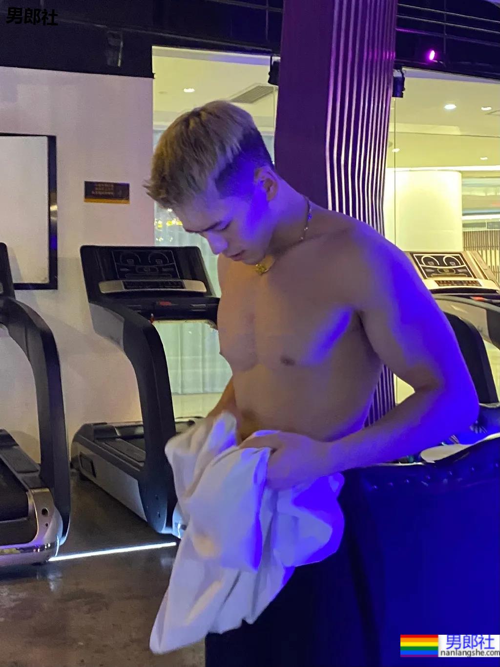 颜值肌肉零差评的"川音霍建华"又拍大片,高鼻梁长腿小狼狗这成片太绝了! - 51虹马 颜值肌肉零差评的"川音霍建华"又拍大片,高鼻梁长腿小狼狗这成片太绝了! - 51虹马