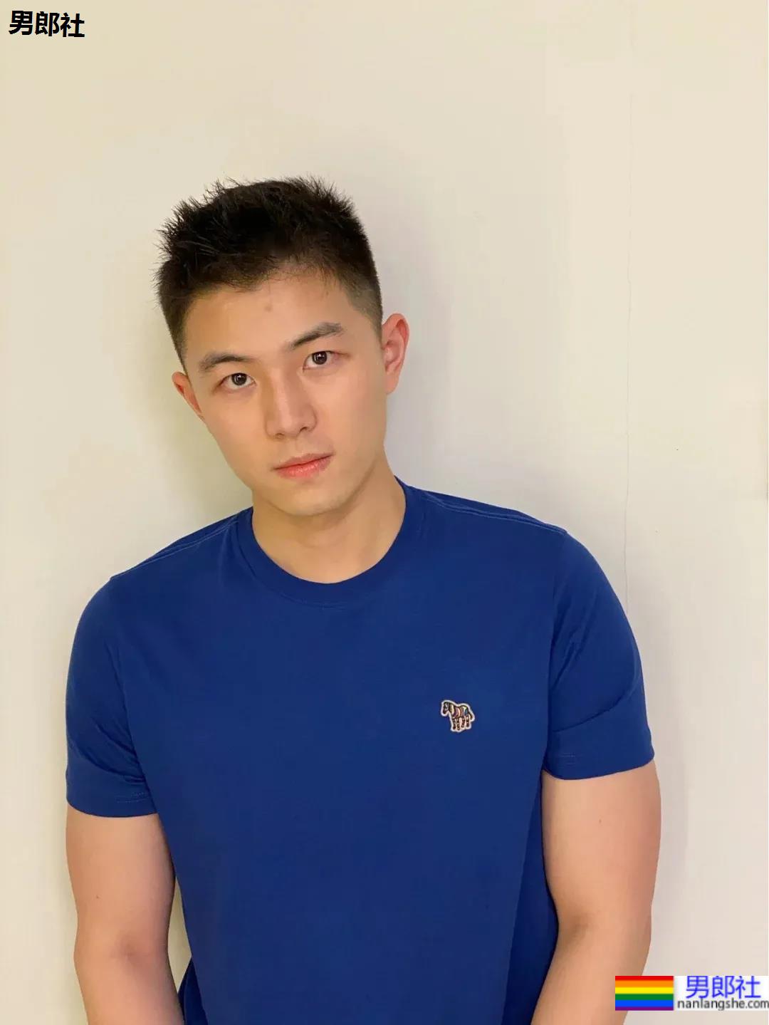 身材好颜值高的肌肉男生，笑起来太治愈了！ - 51虹马