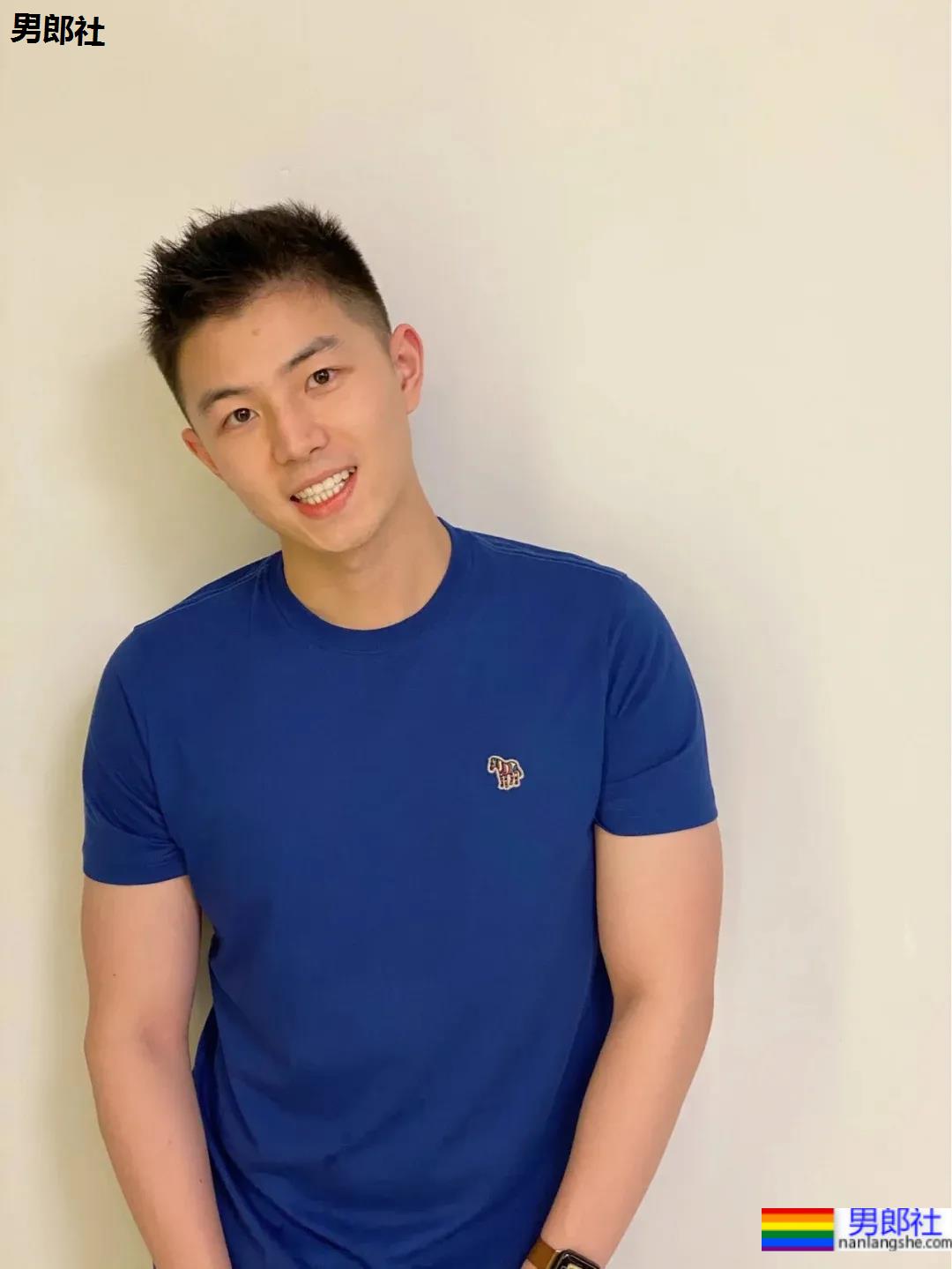 身材好颜值高的肌肉男生，笑起来太治愈了！ - 51虹马