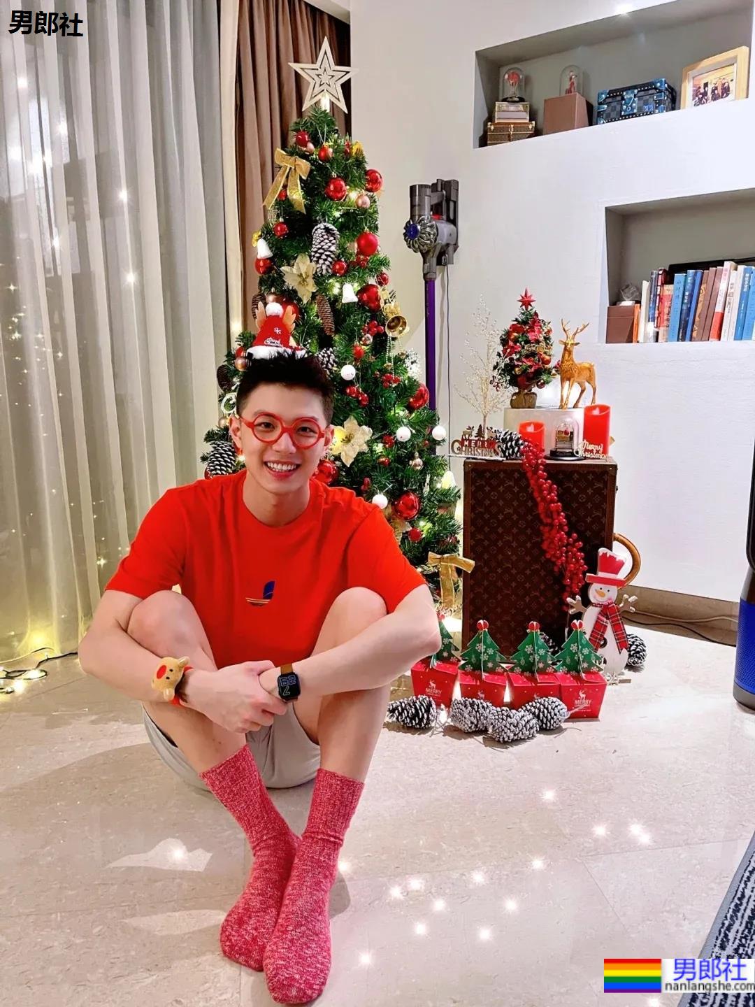 身材好颜值高的肌肉男生，笑起来太治愈了！ - 51虹马