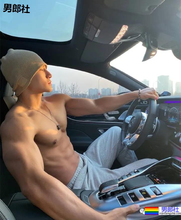 你们想要的不穿衣服的肌肉司机来了！ - 51虹马
