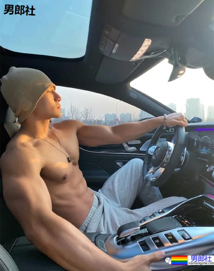 你们想要的不穿衣服的肌肉司机来了！ - 51虹马