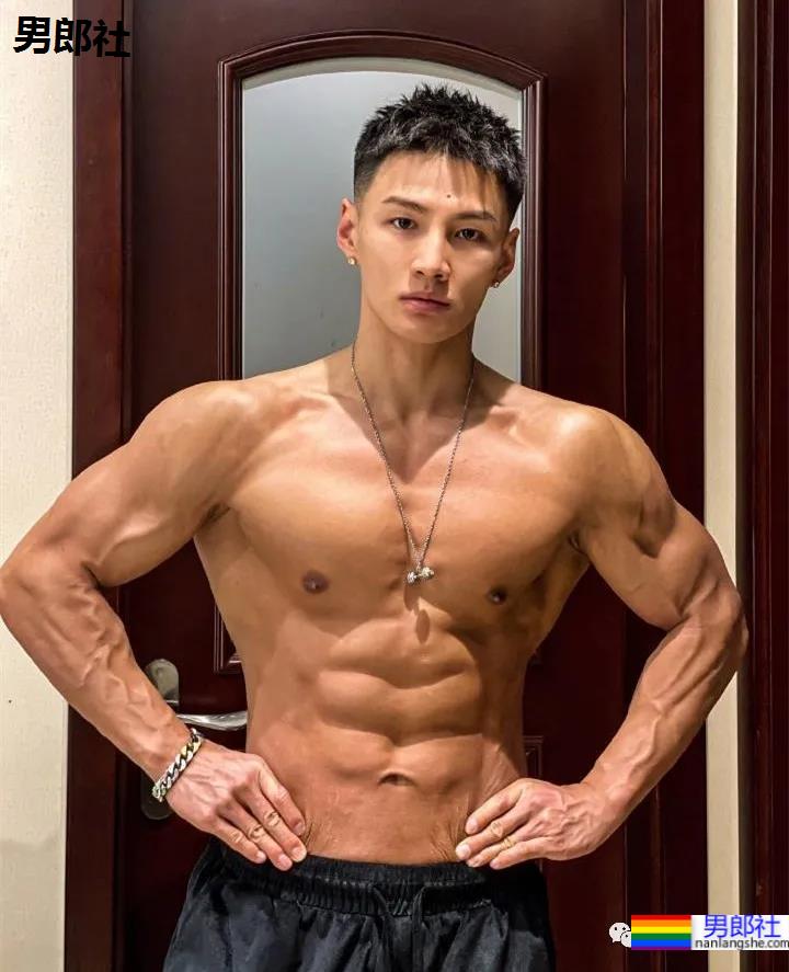 你们想要的不穿衣服的肌肉司机来了！ - 51虹马