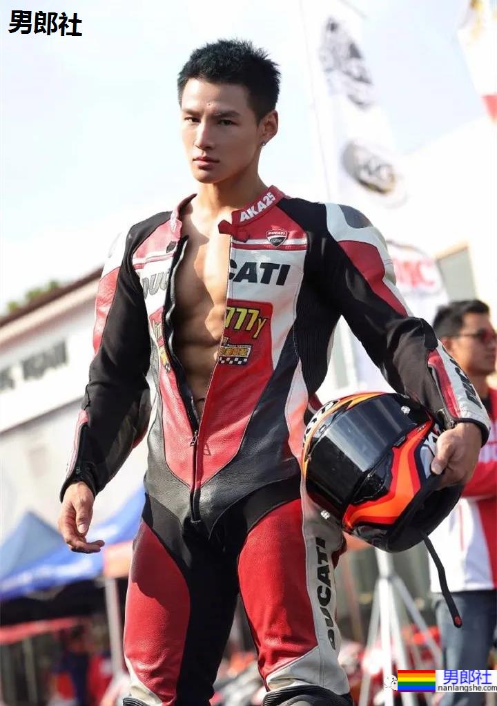 你们想要的不穿衣服的肌肉司机来了！ - 51虹马