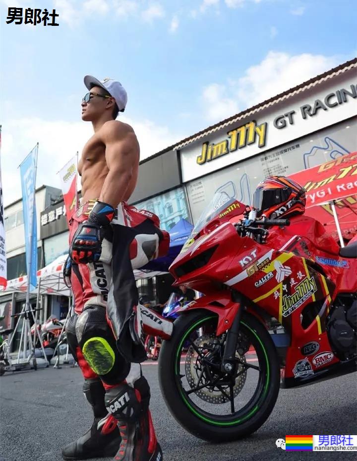 你们想要的不穿衣服的肌肉司机来了！ - 51虹马