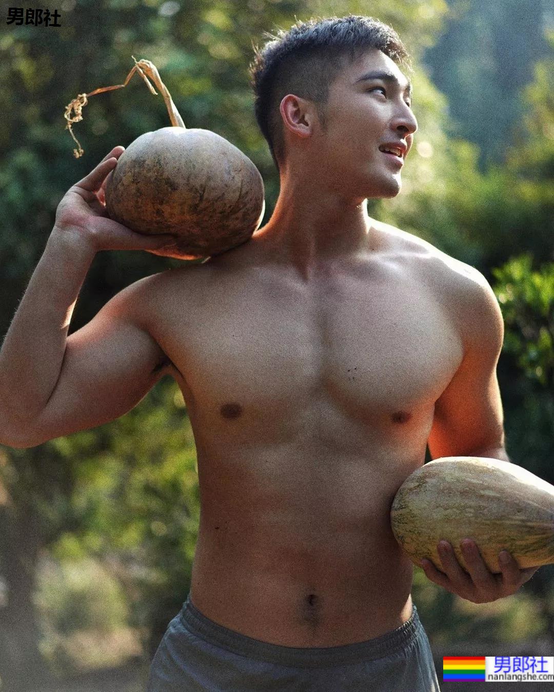 毛若懿早年照曝光，从偶像男团到圈内名媛差别大？ - 51虹马